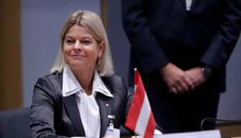 وزيرة الدفاع النمساوية