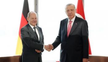 لقاء سابق بين أردوغان وشولتز