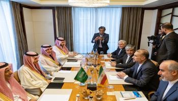 جانب من لقاء وزيري خارجية السعودية وإيران في مدينة كيب تاون 