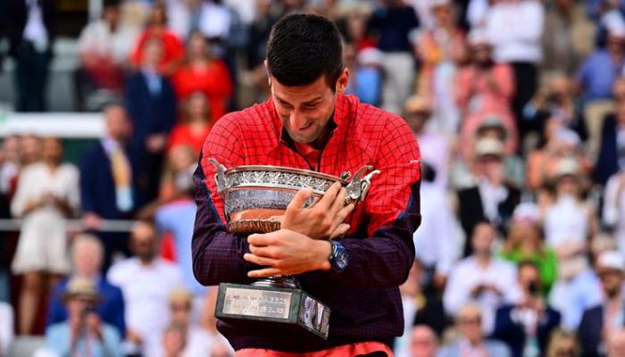 Roland-Garros: Djokovic remporte le 23e titre en Grand Chelem, record absolu