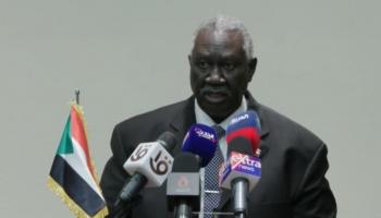 مالك عقار خلال مؤتمر صحفي في القاهرة
