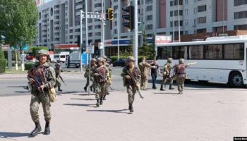 عناصر الشرطة في محيط البنك