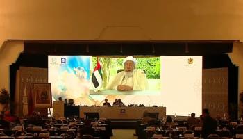 العلّامة عبدالله بن بيّه خلال المؤتمر