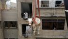 ببینید | پایین آوردن گاوهای عید قربان از پشت بام‌ها در پاکستان؛ چرا لاغرتر شدند؟ 