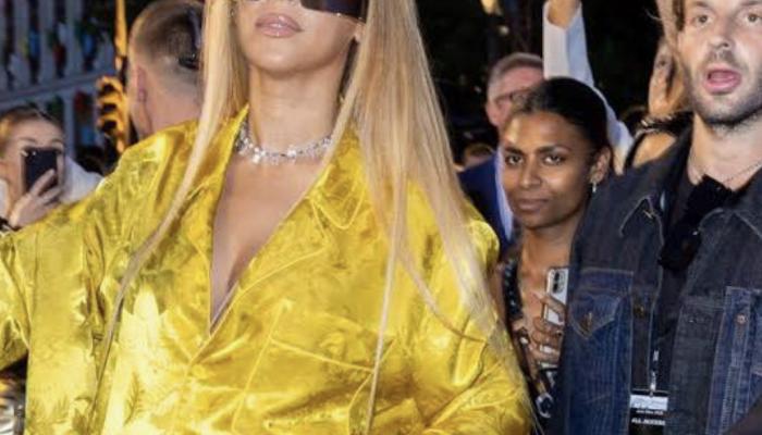 Beyoncé et Jay-Z, Rihanna très enceinte et tactile : Pluie de stars au  défilé Louis Vuitton de Pharrell Williams