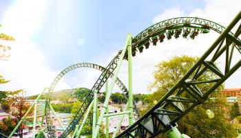 لعبة قطار الموت في مدينة ملاه- أرشيفية