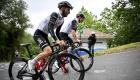 Tour de France 2023 :  Adam Yates remporte la première étape devant son frère jumeau Simon
