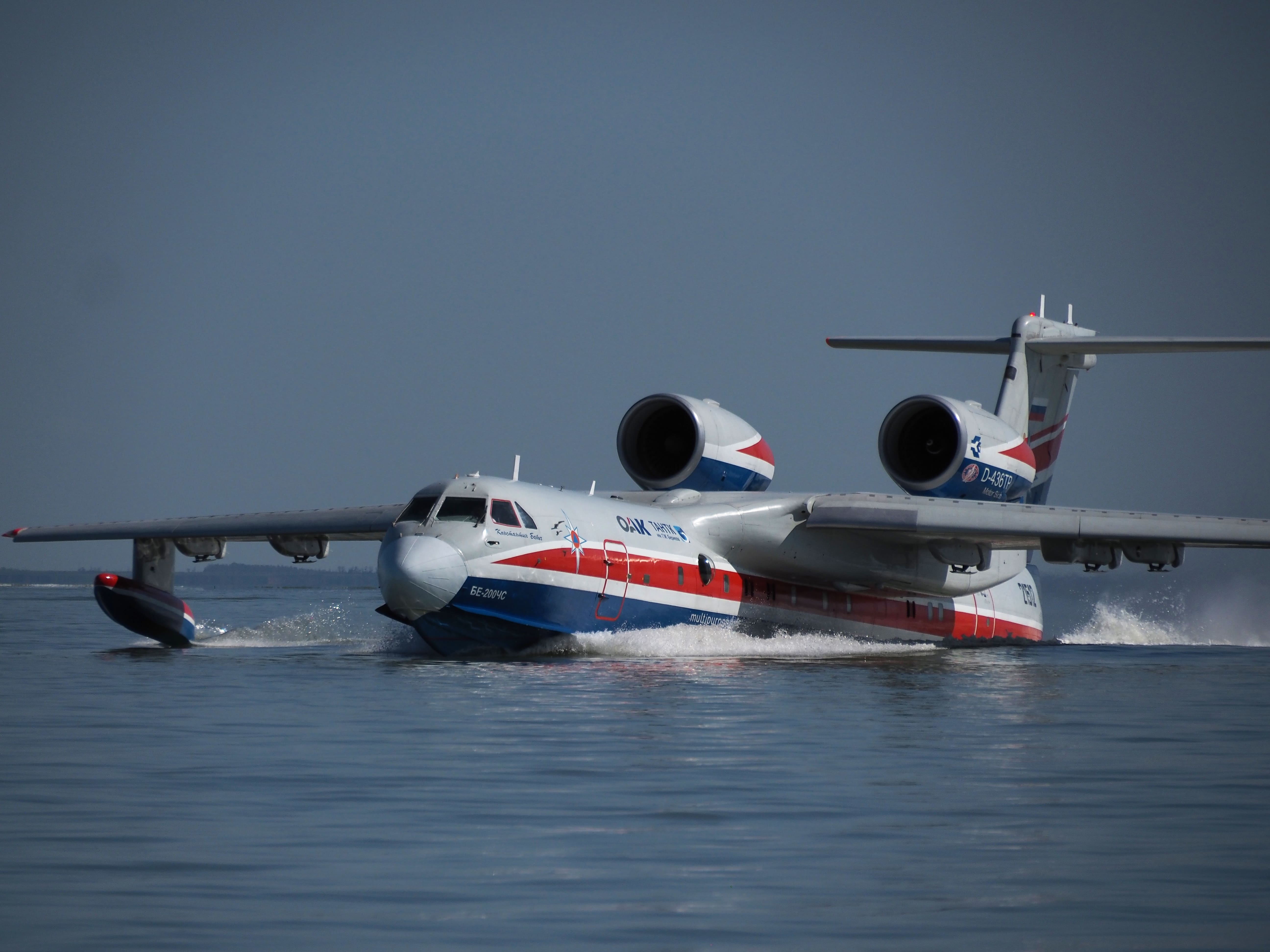 Самолет амфибия. Самолет-амфибия бе-200. Самолёт-амфибия бе-200чс. Амфибия бе 200 ЧС. Бе-200чс.