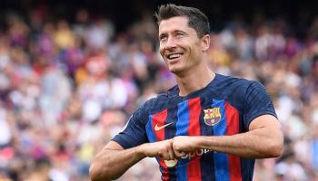 ليفاندوفسكي بقميص برشلونة