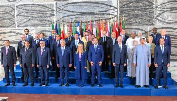 صورة جماعية للقادة المشاركين في قمة روما