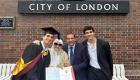 ابن عمرو خالد يتخرج في جامعة بريطانية.. والسوشيال ميديا: "ولماذا ليس الأزهر؟" (فيديو)