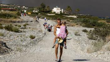 Incendies en Grèce : les ordres d'évacuations se multiplient