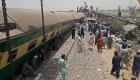 حادث مروع.. 15 قتيلا في خروج قطار عن مساره بباكستان (فيديو)