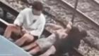 عاقبت گرفتن عکس سلفی روی ریل قطار؛ دو نفر جان خود را از دست دادند! (+ویدئو)