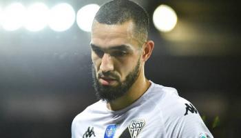 اللاعب الجزائري نبيل بن طالب 