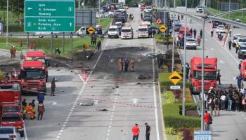 Malaisie: au moins dix morts après le crash d'un avion sur l'autoroute