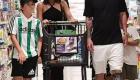 Messi passe dans un supermarché à Miami avec sa famille 