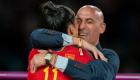 واکنش بازیکن تیم ملی اسپانیا به «بوسه» غیرمنتظره‌ رئیس فدراسیون بر لب‌های او (+ویدئو)