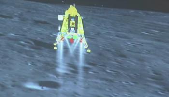  Le rover indien vu rouler sur la surface lunaire 