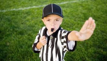 اليويفا يجهز حكاما من الأطفال لسد العجز