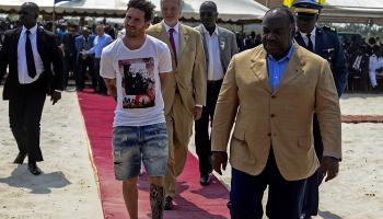 ليونيل ميسي والرئيس الغابوني علي بونغو