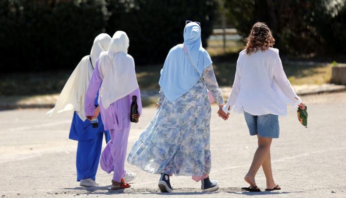 De nombreuses élèves sont arrivées dans les établissements scolaires en portant l'abaya