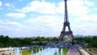 la Tour Eiffel éteint ses lumières en hommage aux victimes