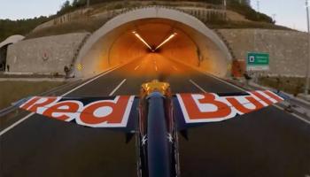 Sports extrêmes : un pilote défie l'impossible et traverse un tunnel (VIDÉO)