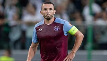 قميص فريق أستون فيلا