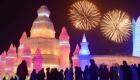 Vidéo - Le festival de la glace et de la neige de Harbin s'ouvre avec des feux d'artifice en Chine