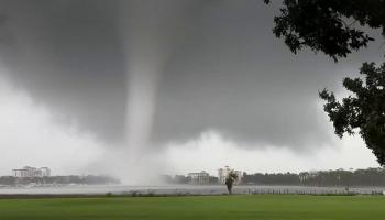 Une tornade frappe le centre-ville de fort Lauderdale en Floride