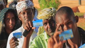 أشخاص يصطفون للتصويت في انتخابات سابقة في بونتلاند بالصومال