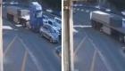 حادث مروع في السعودية.. لحظة ارتطام شاحنة كبيرة بسيارة متوقفة (فيديو)