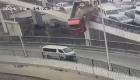 فيديو مروّع لسيارات تتساقط من أعلى جسر في مصر