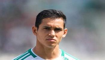 عيسى ماندي مدافع منتخب الجزائر