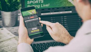الرقابة الإدارية المصرية تضبط شبكة مراهنات إلكترونية