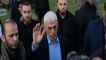 السنوار بين مرافقيه في غزة
