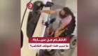 رجل من ذوي الهمم يحطم سيارة بمطرقة في تركيا (فيديو)