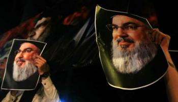 أنصار حزب الله يرفعون صور حسن نصر الله بعد مقتله