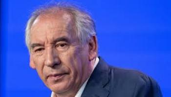 La nomination de François Bayrou à Matignon divise la gauche et relance les tensions politiques