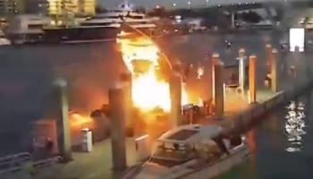 القارب لحظة انفجاره