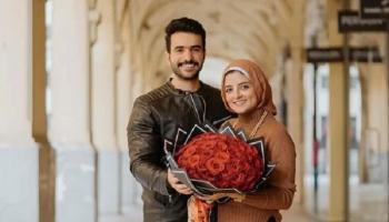 البلوغر أحلام عادل وخطيبها