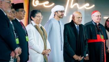 الشيخ عبدالله بن زايد آل نهيان مع المكرمين بالجائزة