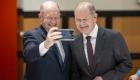 Benzerlik şaşırttı: Senatör, Almanya Başbakanı Sholz’a ikizi gibi benziyor 