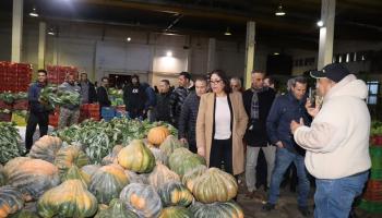 وزيرة التجارة في سوق الجملة بتونس