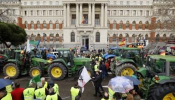 vidéo.. Espagne: une vingtaine de tracteurs et 300 agriculteurs ont défilé à Madrid 