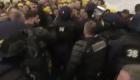 Chaos au Salon de l’agriculture : Macron contraint de se planquer à cause des manifestants