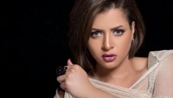الفنانة منى فاروق