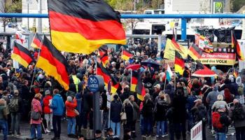 Almanya'da Nazizme karşı yürüyüş, on binler 'geçit yok' dedi