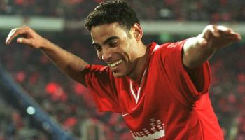 خالد بيبو يحتفل بلقب دوري أبطال أفريقيا 2001